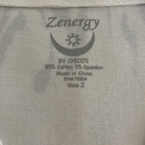 V-neck tee with dual accents - Picture 3 of 4